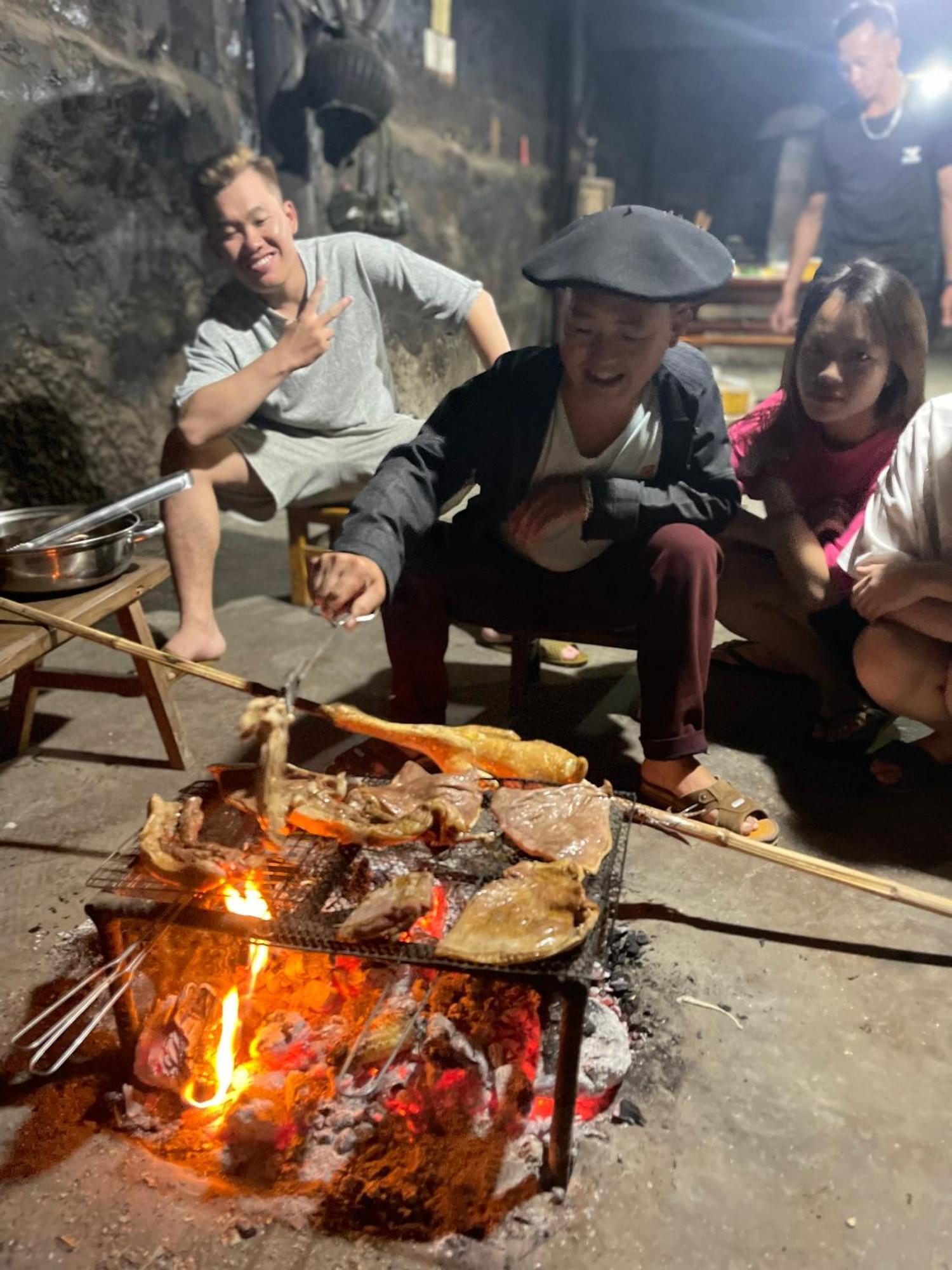 Nha Co Lao Xa Homestay Hmong & Bungalow Air Conditioner دونغ فان المظهر الخارجي الصورة