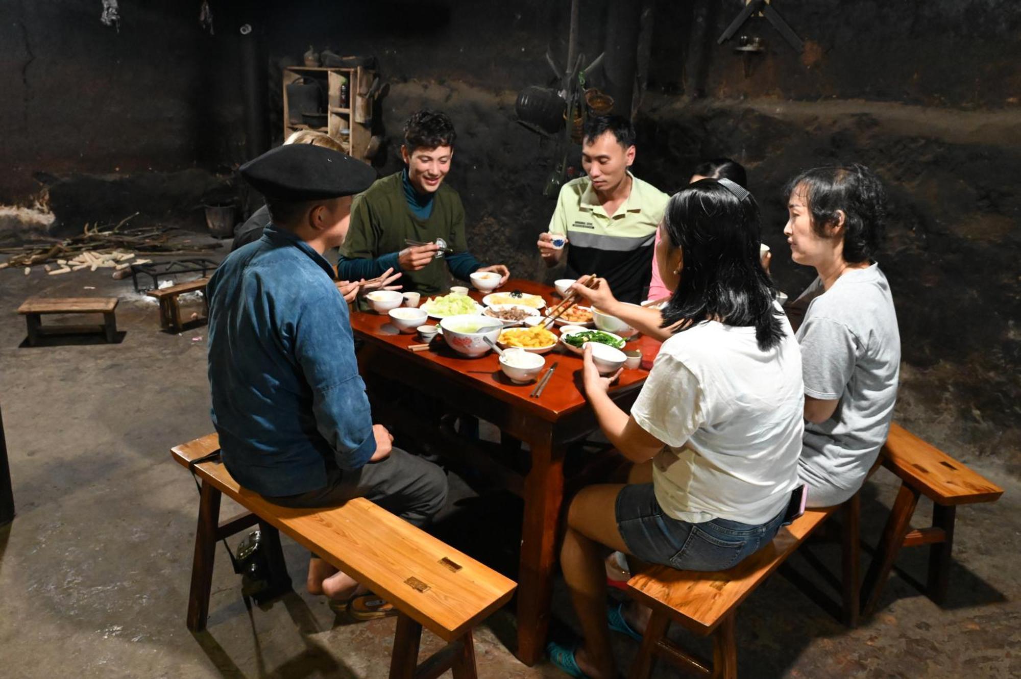 Nha Co Lao Xa Homestay Hmong & Bungalow Air Conditioner دونغ فان المظهر الخارجي الصورة
